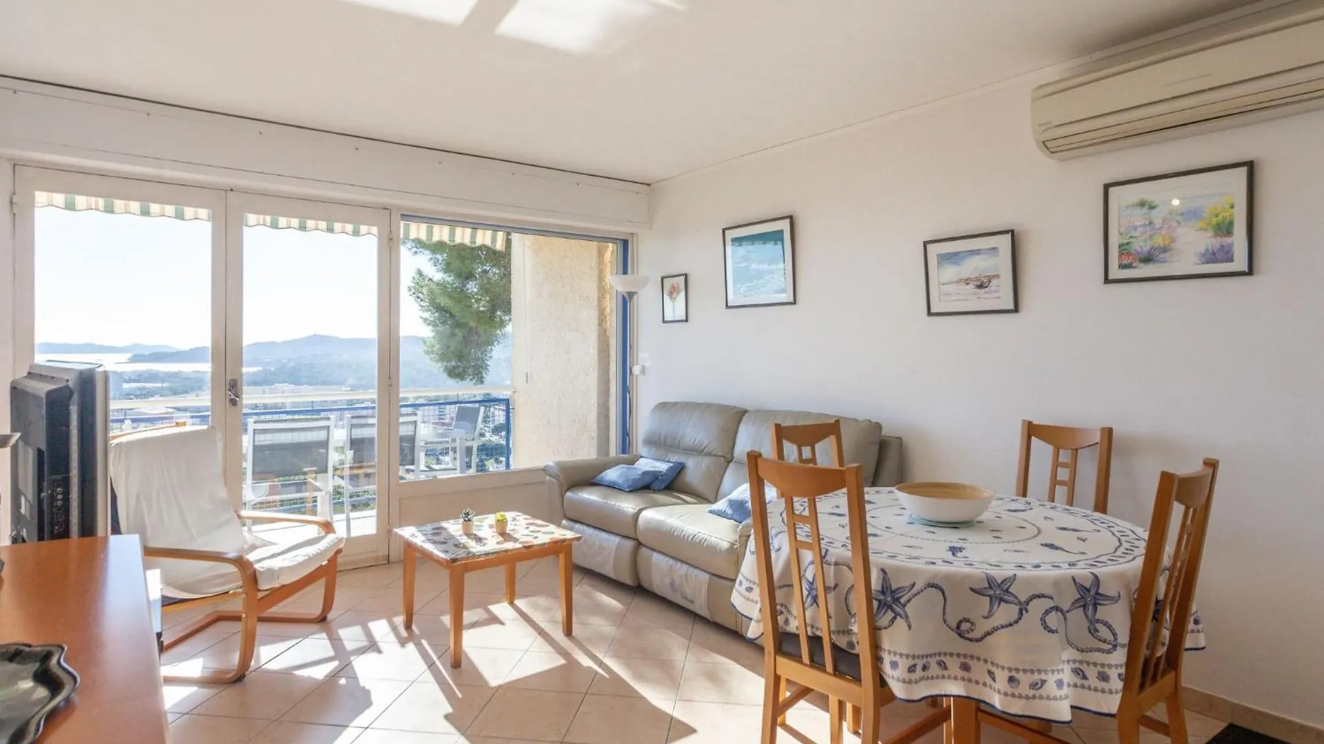 Apartment Les Alizees By Interhome Le Lavandou