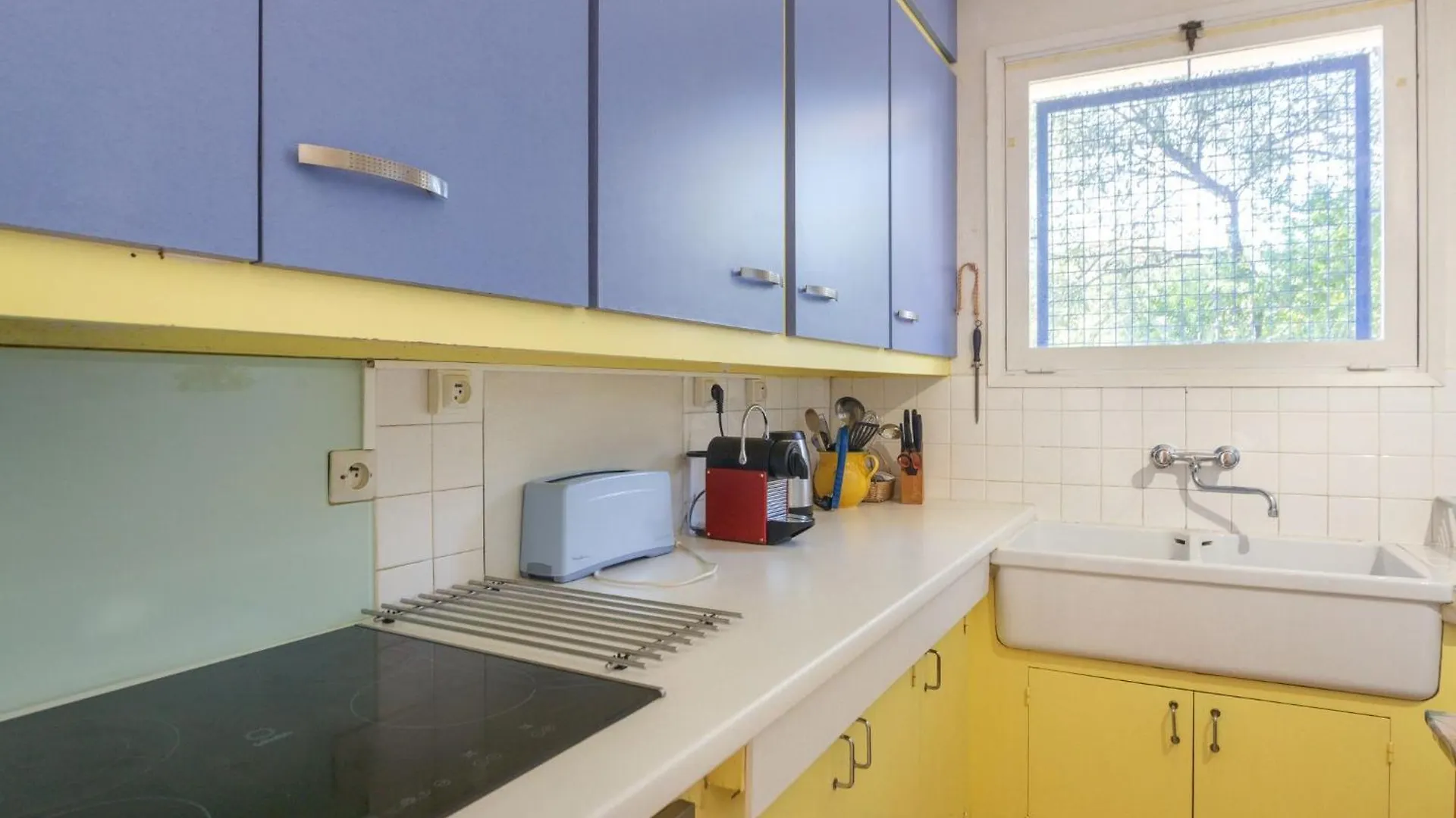 Apartment Les Alizees By Interhome Le Lavandou