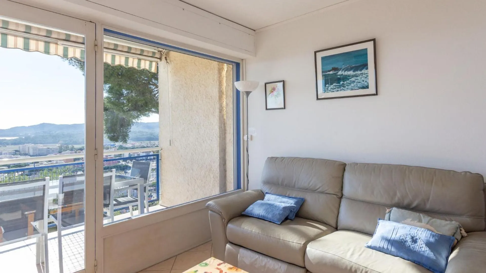 Apartment Les Alizees By Interhome Le Lavandou