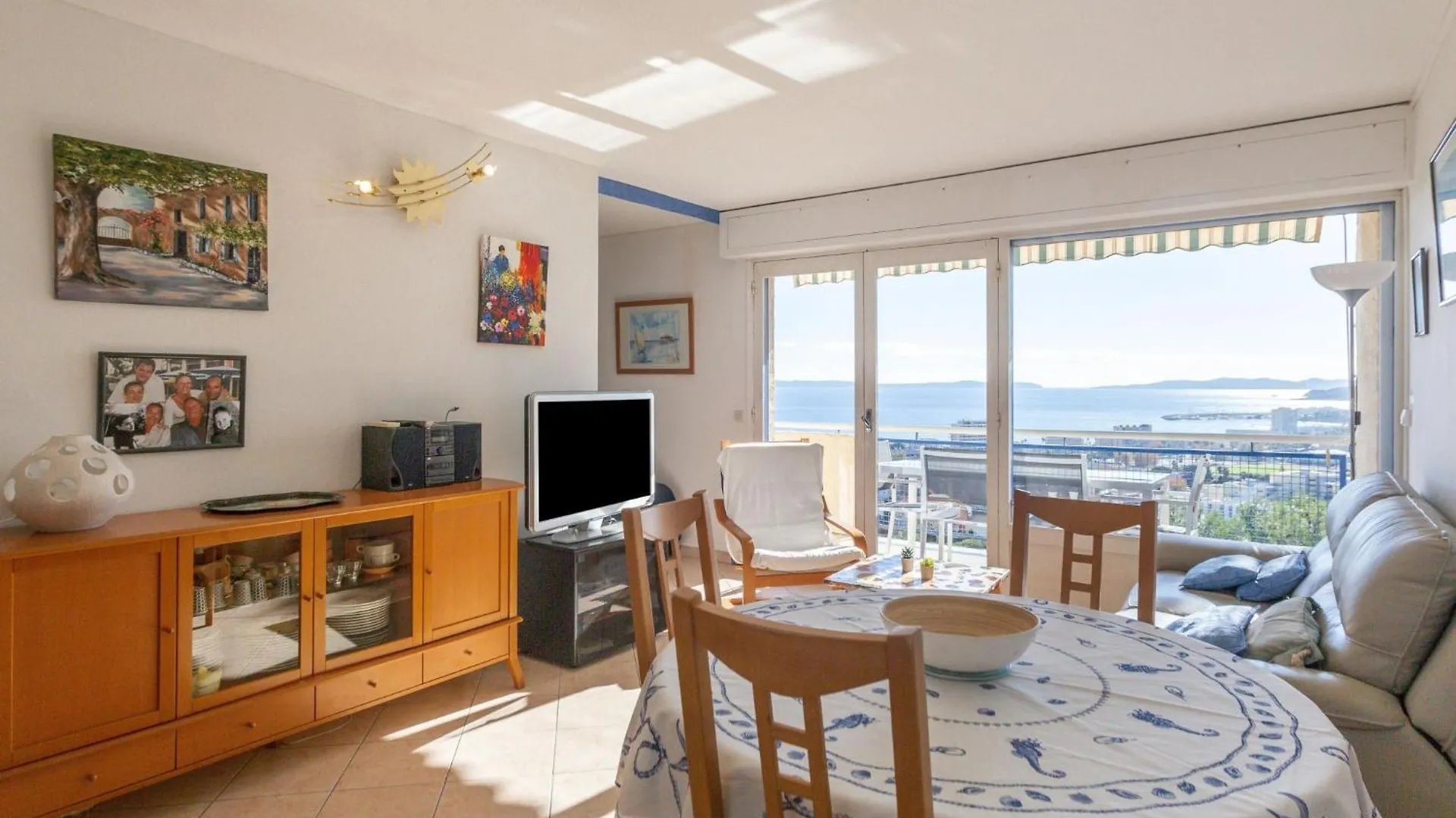 Apartment Les Alizees By Interhome Le Lavandou
