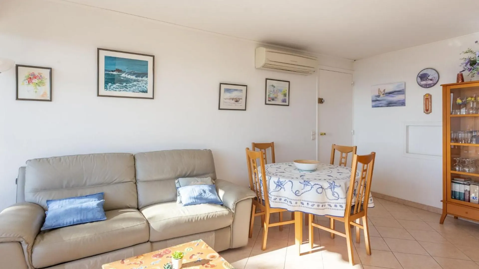 Apartment Les Alizees By Interhome Le Lavandou