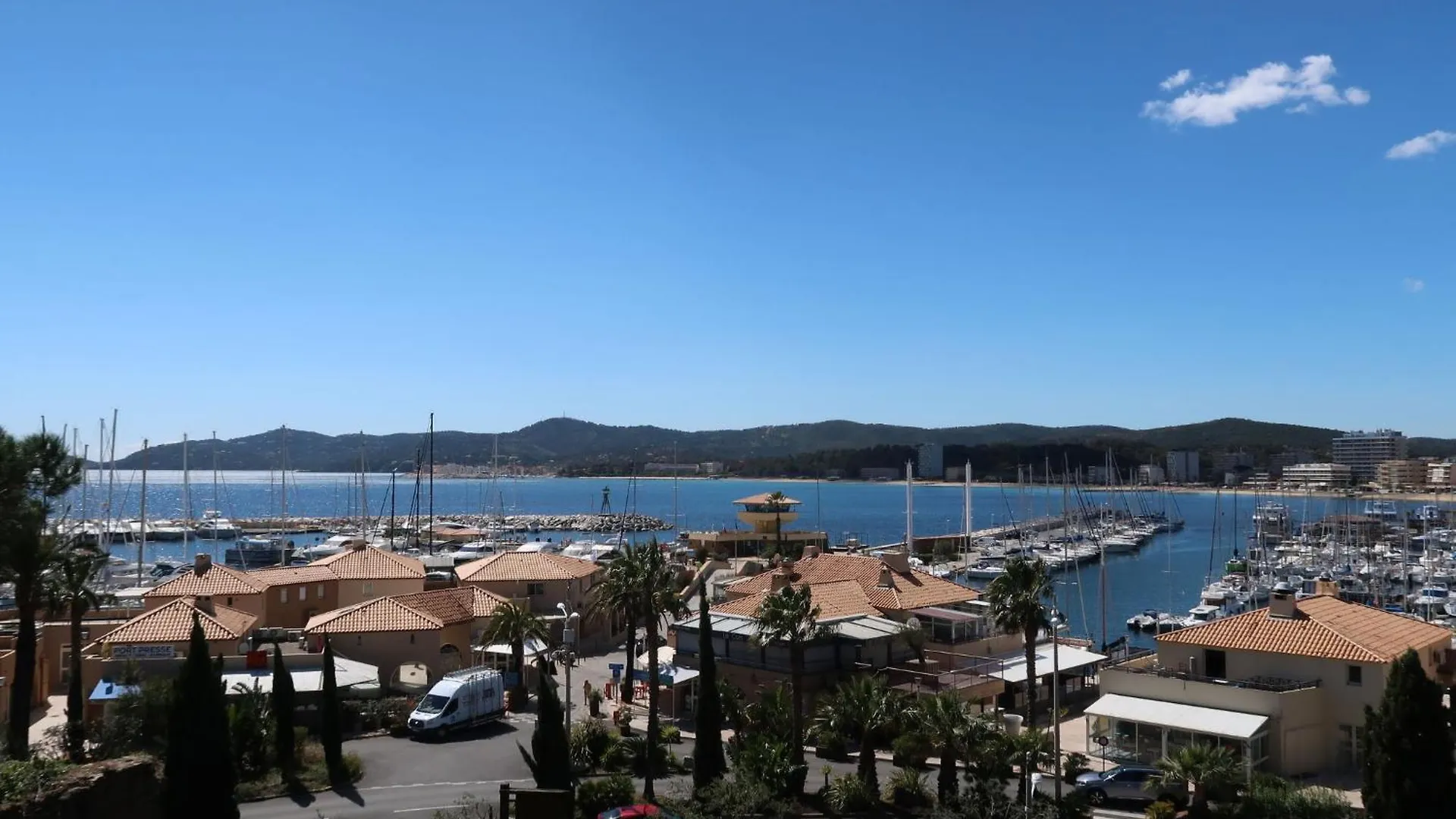 Apartment Les Alizees By Interhome Le Lavandou
