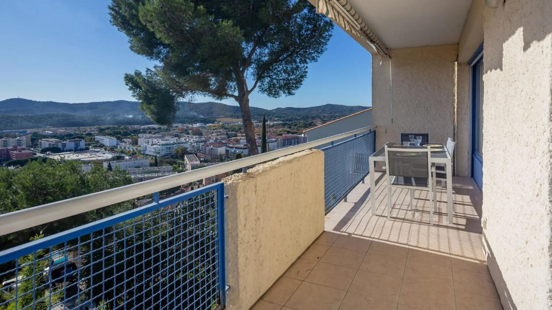 Apartment Les Alizees By Interhome Le Lavandou France